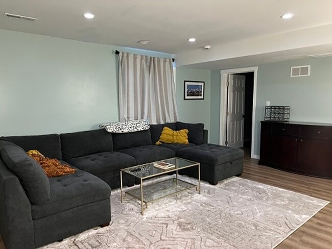 Building Photo - Elegant & Spacious Living in Timnath Ranch