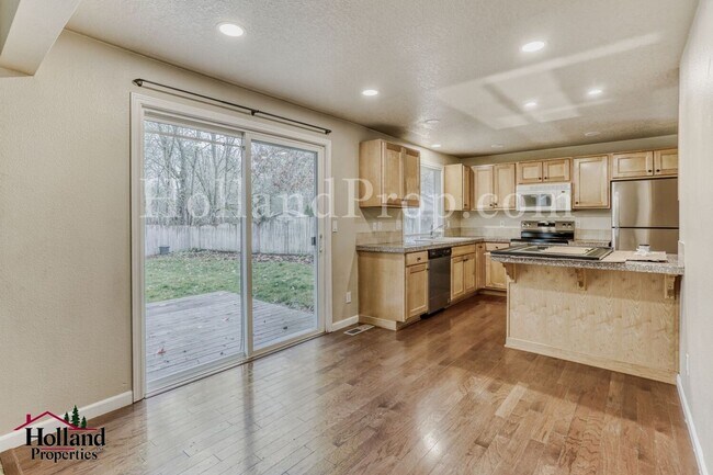 Building Photo - Beautiful Single-Level Hillsboro Home with Spacious Fenced Yard!