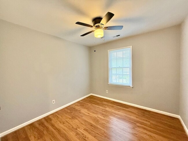 Building Photo - Charming 3BD, 2.5BA North Raleigh Home wit...