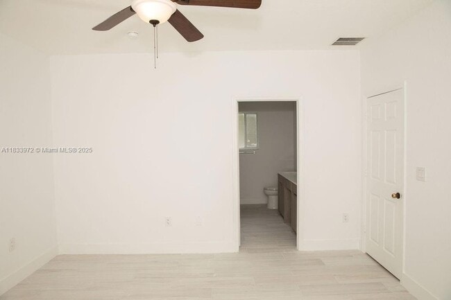 Building Photo - 273 SE 32nd Ave