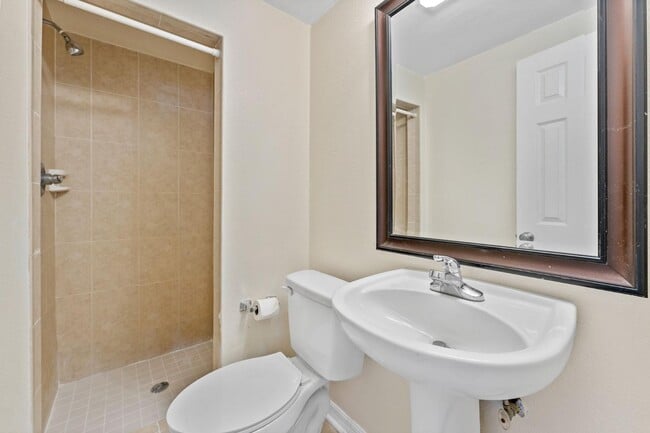 Building Photo - 406 W Azeele St