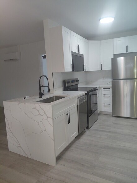 Building Photo - 4604 Bougainvilla Dr