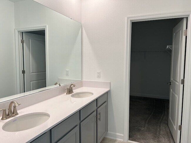 Building Photo - Newly built 3 Bedroom Home in Beautiful St. Cloud - 5 min from Isles of Lake Nova