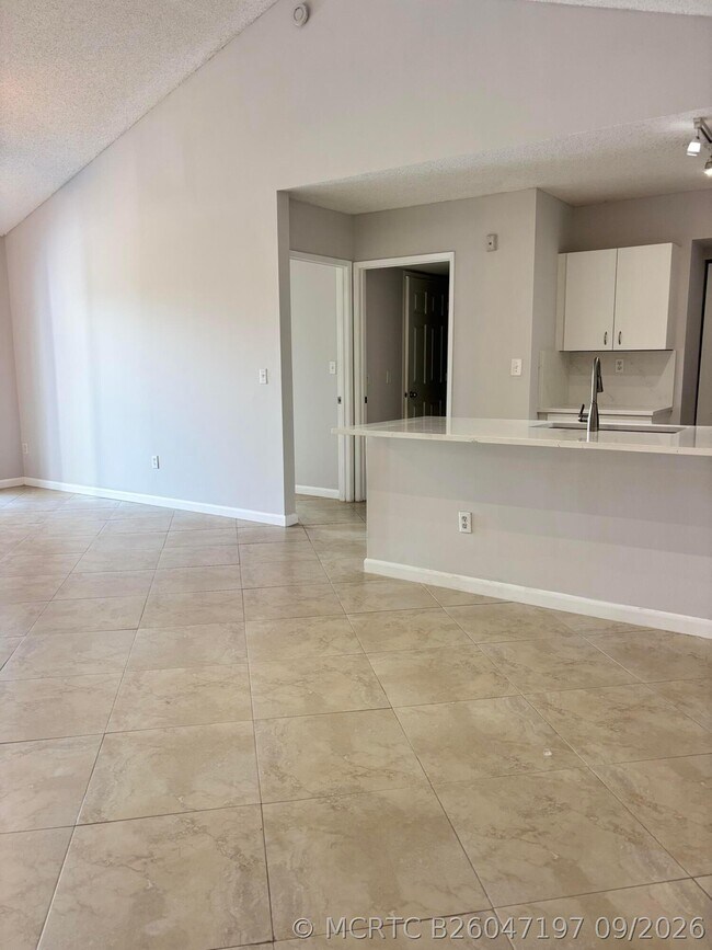 Building Photo - 2640 S University Dr