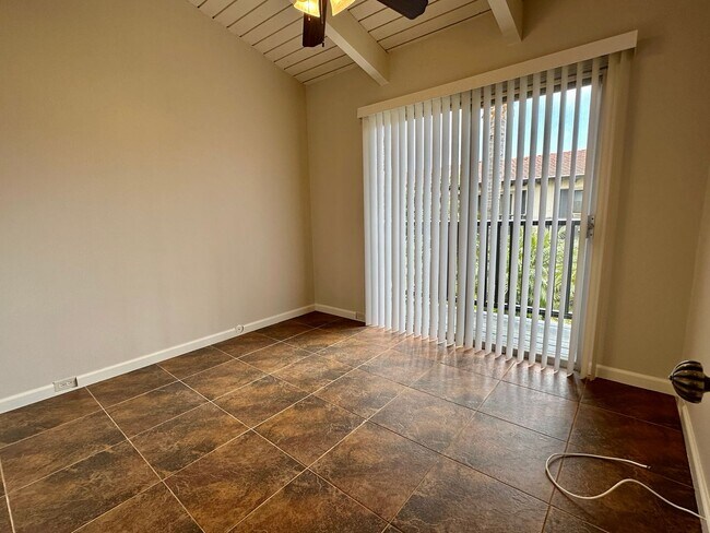 Building Photo - 3266 Loma Riviera Dr