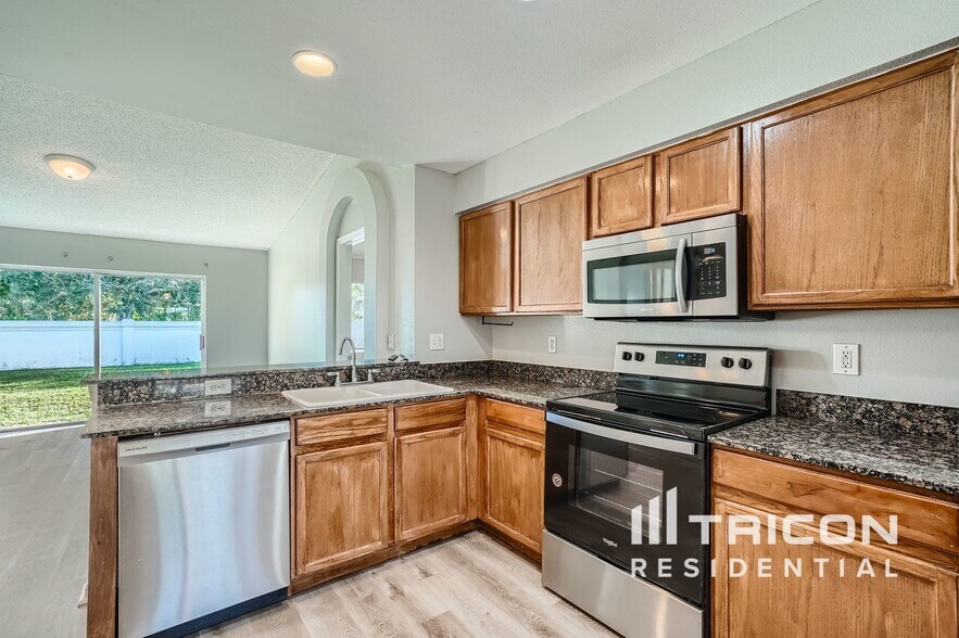 Building Photo - 11809 Brenford Crest Dr