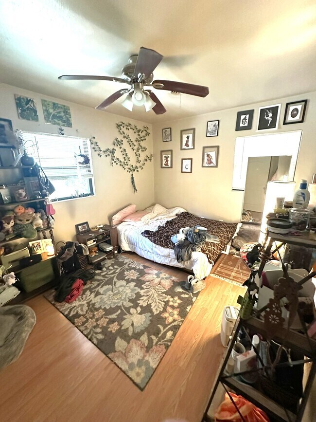 Building Photo - 410 Essex Dr