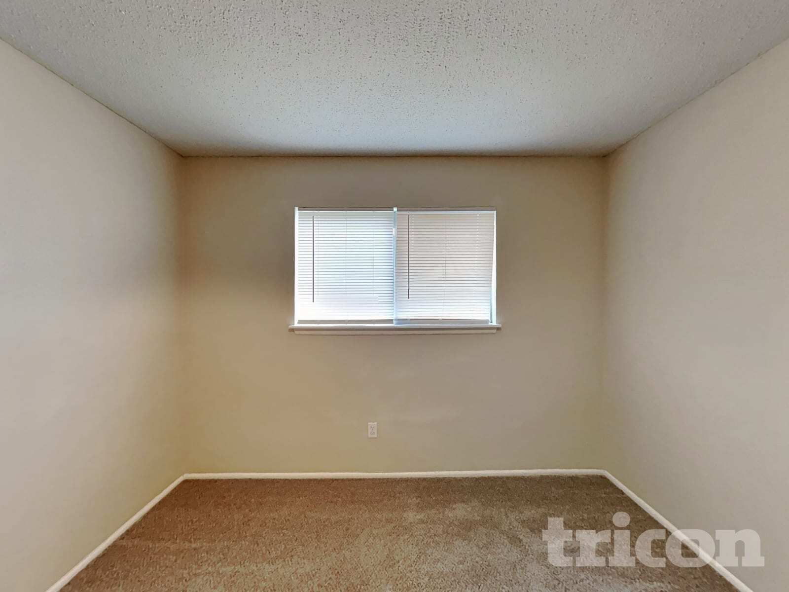 Building Photo - 13622 Oak Breeze