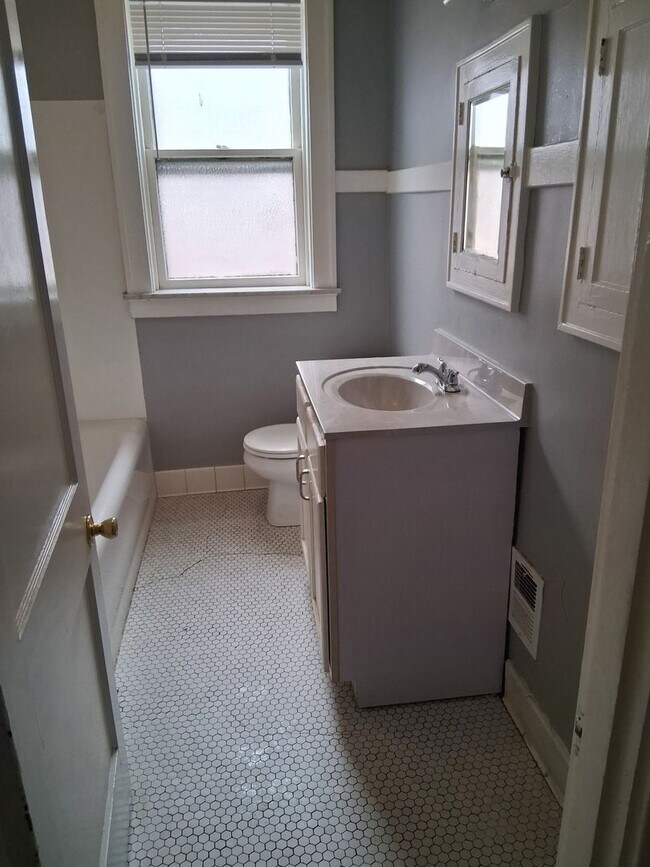 Building Photo - Welcome to 5028A Mardel in St. Louis, MO!