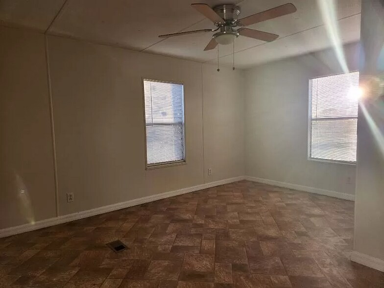 Building Photo - 14220 Brookridge Blvd