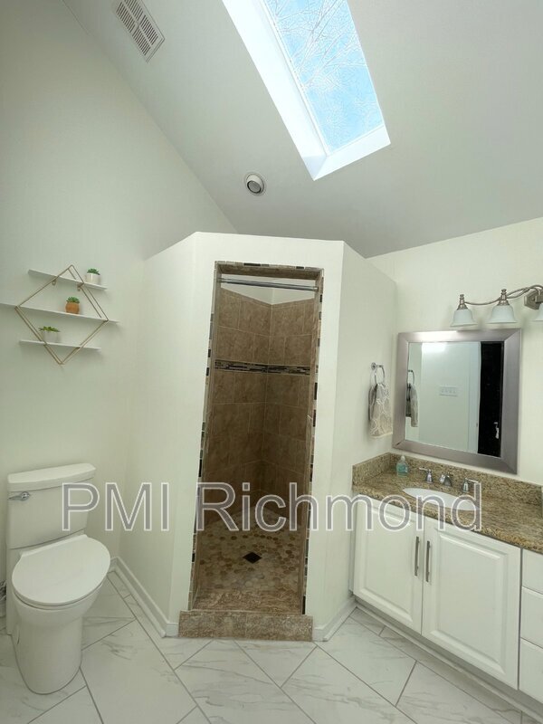 Building Photo - 4601 Winterset Pl