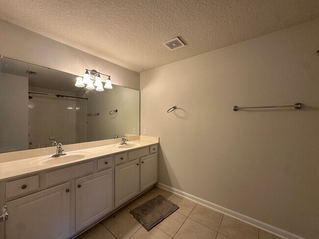 Building Photo - Bartram Townhome, Gated Community with Awesome Views!