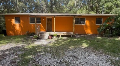 Building Photo - Welcome to this spacious 3-bedroom, 2-bath...