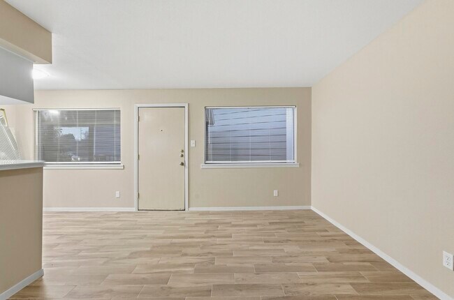 Building Photo - 309 Stratford St