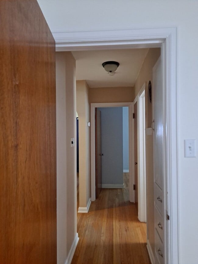 Building Photo - ALL PROSPECTIVE TENANTS MUST SUBMIT A $58 NON-REFUNDABLE APPLICATION FEE PER APPLICANT ONLINE AND...