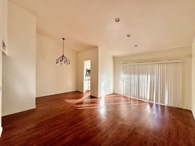 Building Photo - Central, Spacious 2-Bed Condo with Great A...