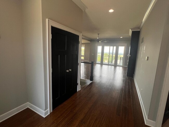 Building Photo - 627 N Daylily Dr