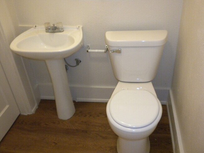 Building Photo - 1510 Rosemary Ln