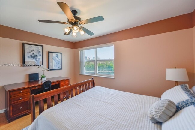 Building Photo - 401 Golden Isles Dr