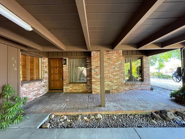 Building Photo - Palo Alto Midtown Updated 4BR Home w/ Spacious Yard