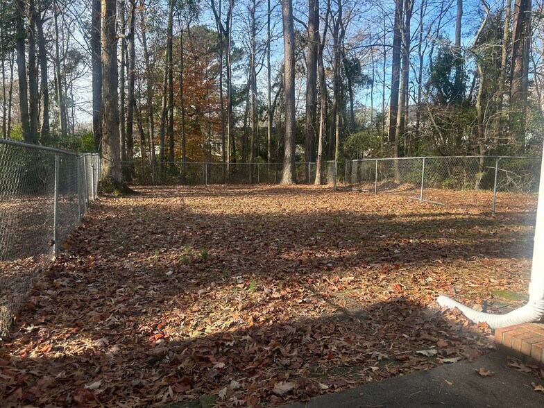 Fenced yard - 403 Cedar Creek Dr