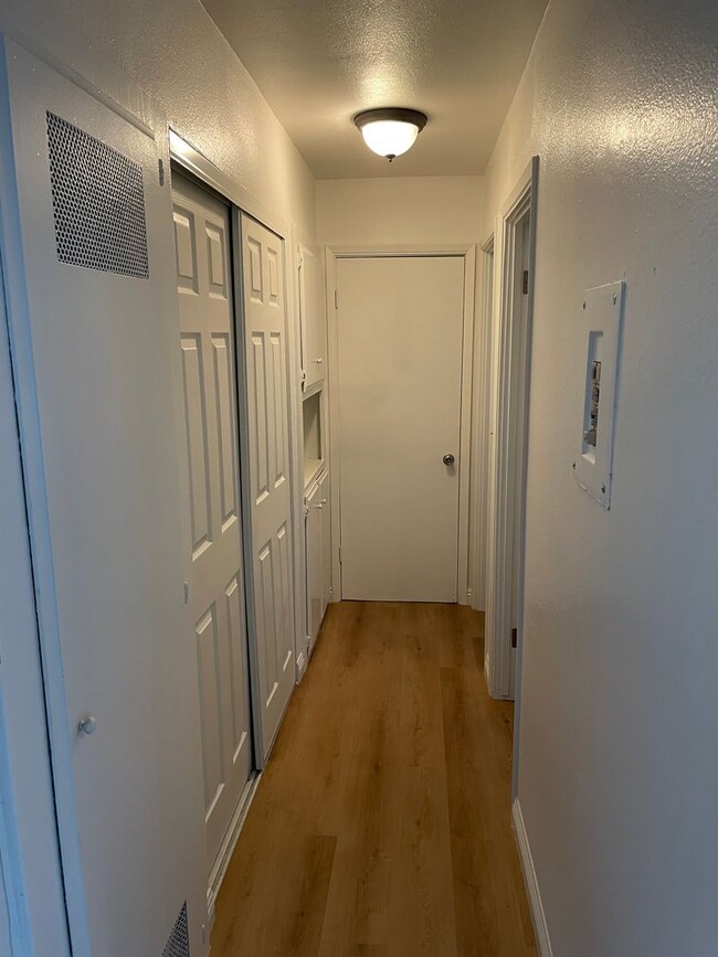 Building Photo - Newly Remodeled 2 BR Apartment in Baldwin ...
