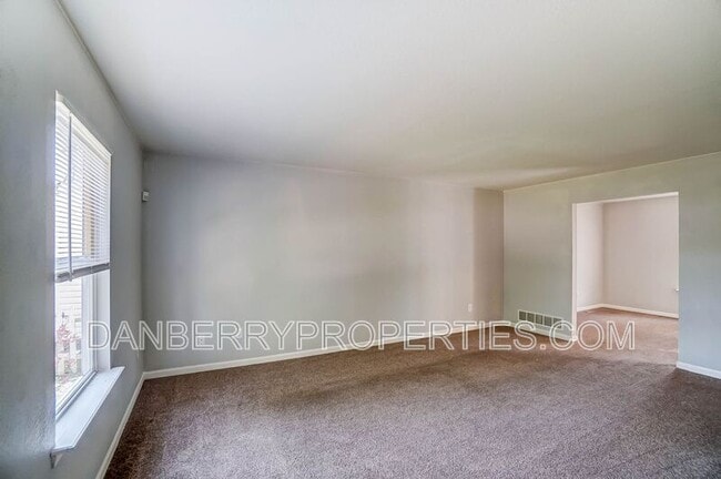 Building Photo - 3733 Willow Run Dr