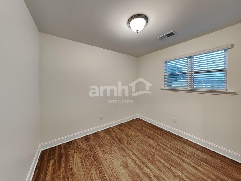 Building Photo - 103 Garrison Grv Ct