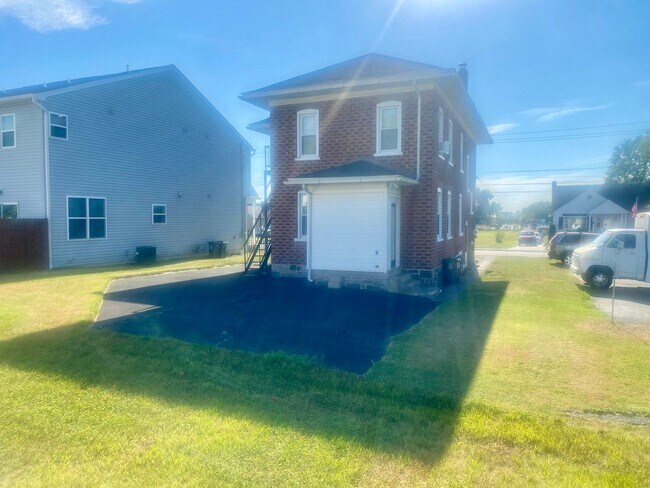 Building Photo - 138 N 9th St