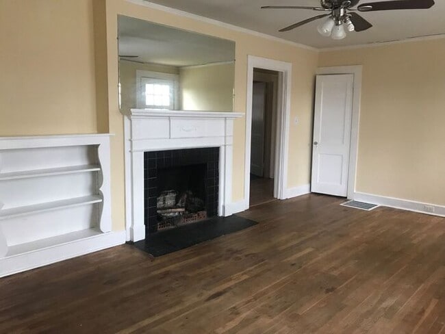 Building Photo - Two bedroom near downtown Morganton