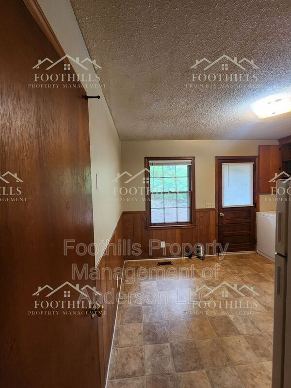 Building Photo - 413 Spring Park Dr