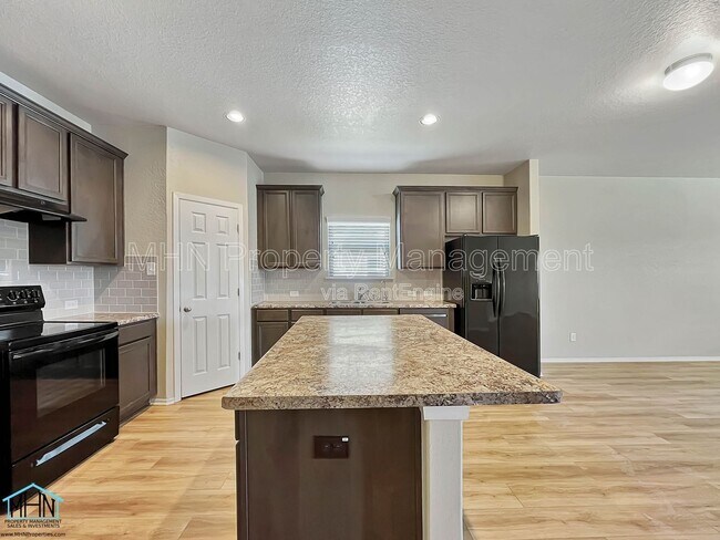 Building Photo - 7118 Marina Del Rey