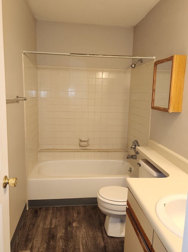 Building Photo - Fantastic Condo at Lexington Village!