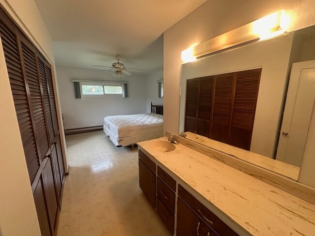Building Photo - Wonderful Empire Grade Home
