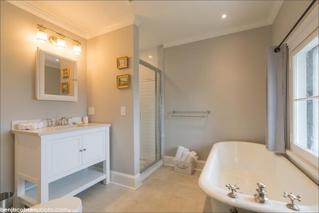 Building Photo - 6 Restmere Terrace