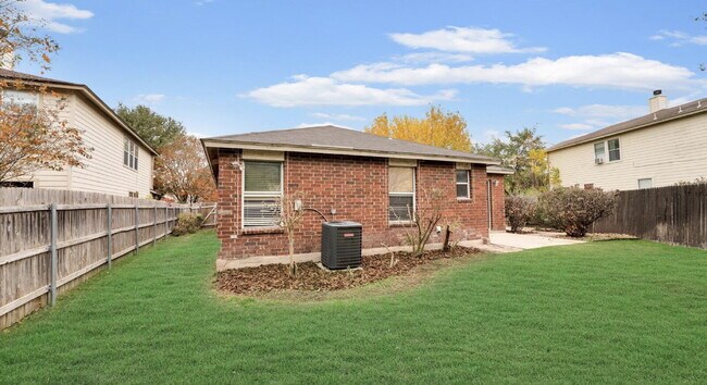 Building Photo - "Charming 3-Bedroom Oasis on Cherokee Blvd with 2 Full Baths – 1425 Sq Ft of Cozy Living in New B...