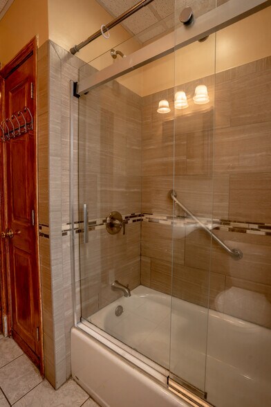 Building Photo - 3449 Klocke St