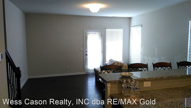 Building Photo - 4 br, 3.5 bath House - 6096 Cloverdale Drive