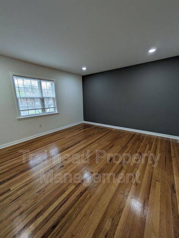 Building Photo - 6413 Brookside Rd