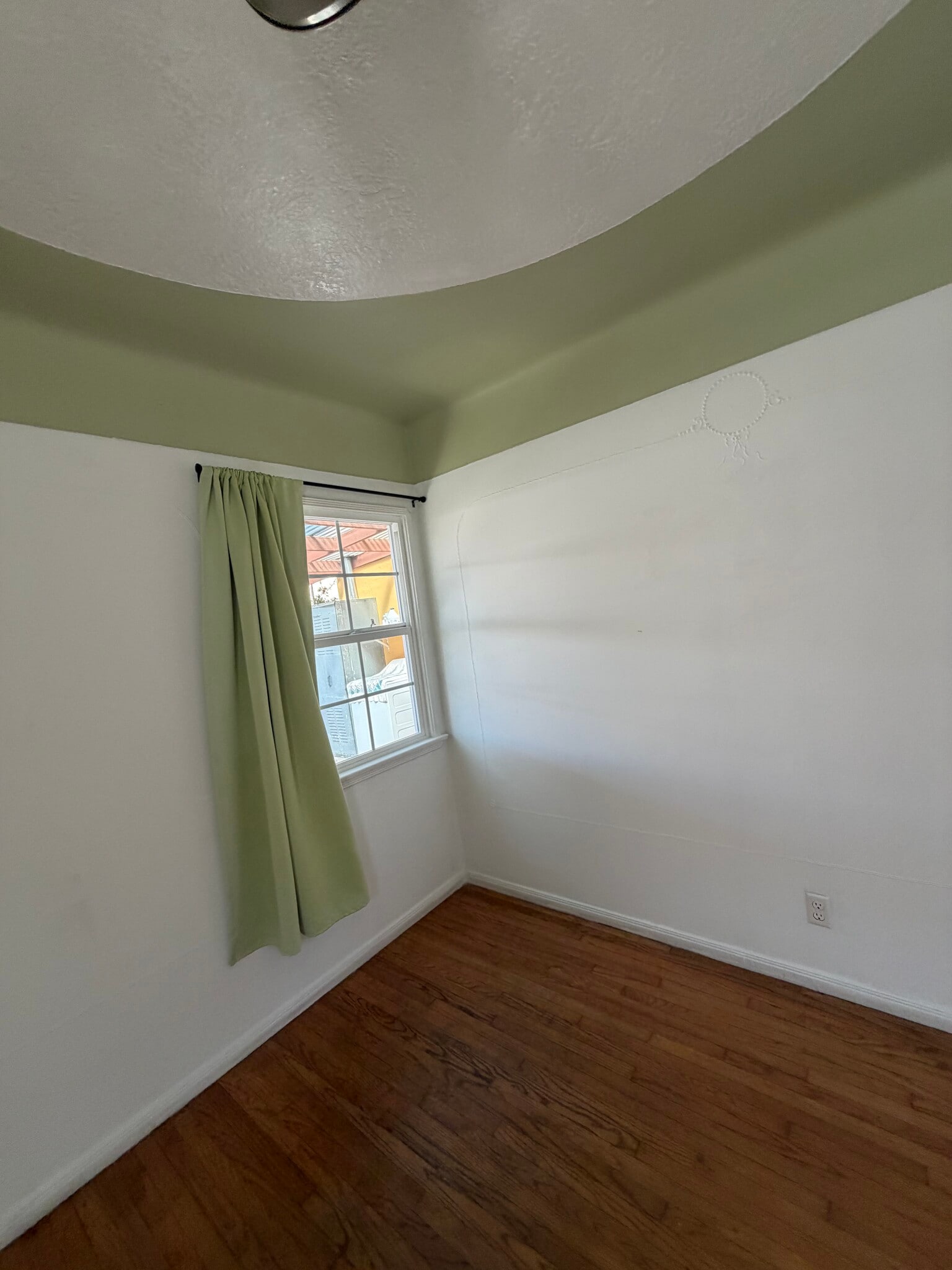 Building Photo - 11021 S Hoover St