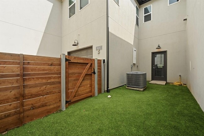 Building Photo - 9015 Cattle Baron Path