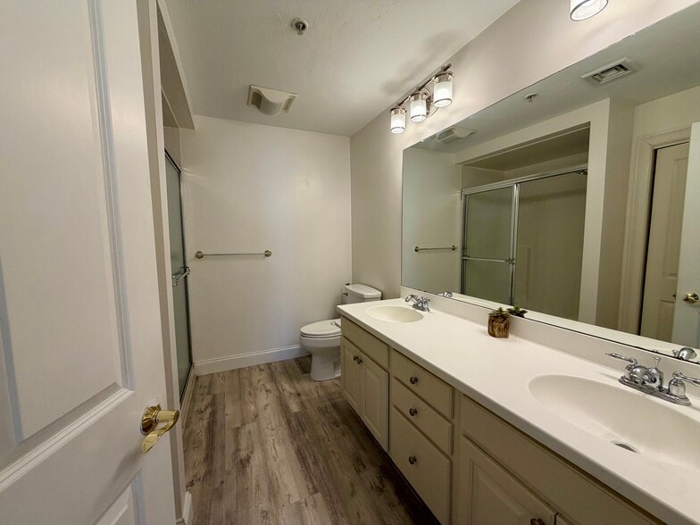 Building Photo - 29 Maple St