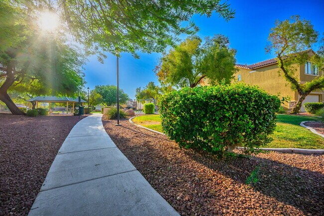 Building Photo - "Spacious 4-Bed Oasis with Outdoor Kitchen & Hardwood Elegance in North Las Vegas!"