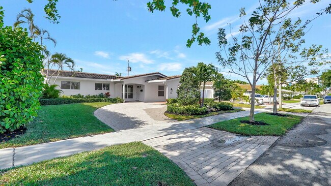 Building Photo - 2141 NE 63rd Ct