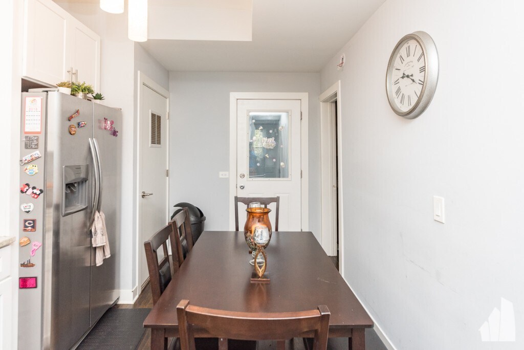 Building Photo - 1431 N Springfield Ave