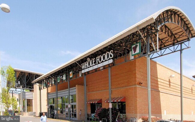 Building Photo - 900 N Garfield St