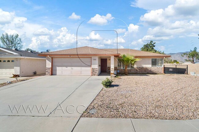 Building Photo - Single-Story 3 Bed with Covered Patio & Gated Yard