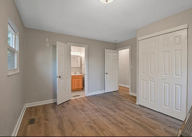 Building Photo - 4 bedroom 2 bathroom located in Champaign-...