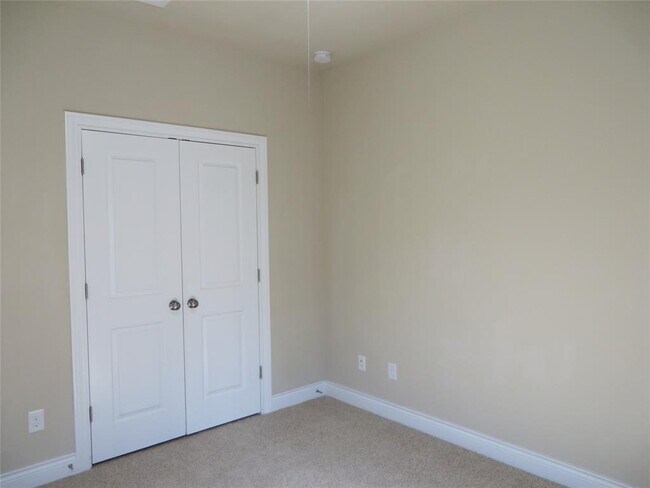 Building Photo - 6916 Etna Way