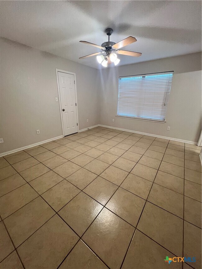 Building Photo - 607 Olaf Dr